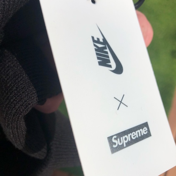 Supreme x Nike Beanie - Picture 3 of 4